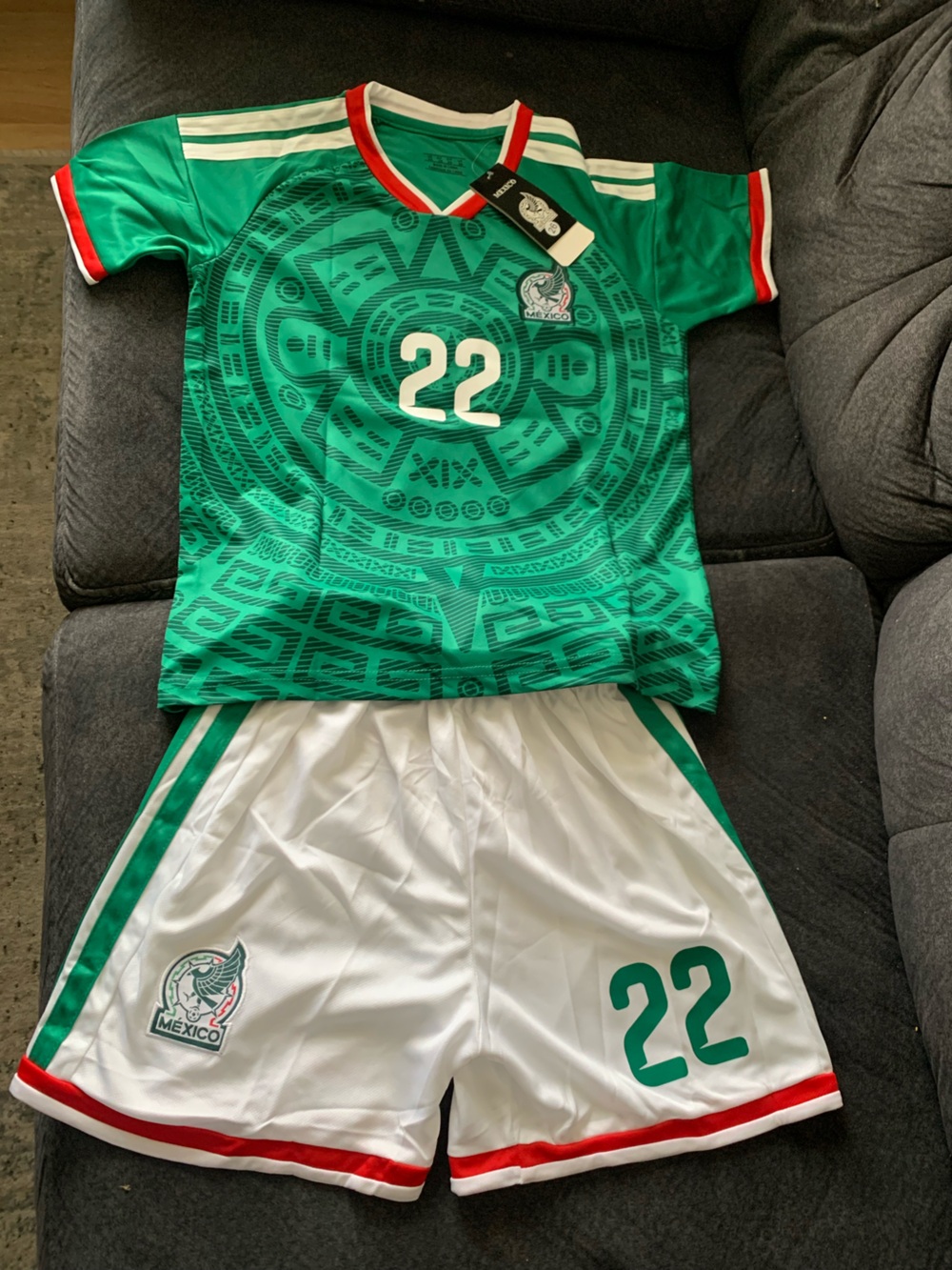 Mexico Hirving Lozano #22 Soccer Jersey & Shorts Set - Men’s Size Small